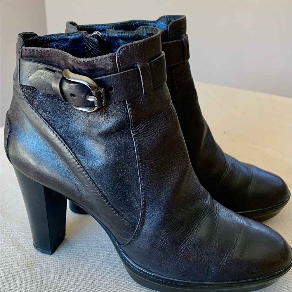 Tods brand Leather booties